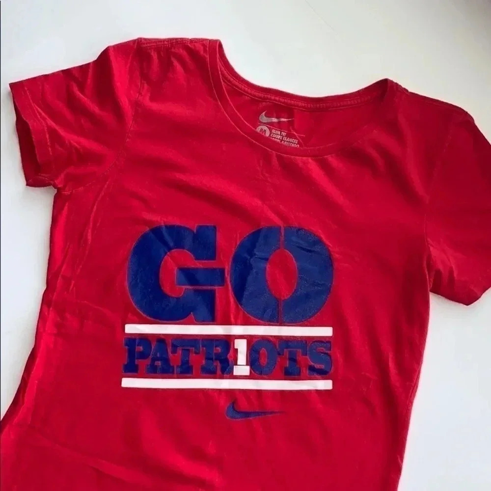 Nike Woman’s New England Patriots T-Shirt - Picture 2 of 4